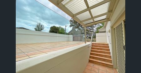 Outstanding Inner Town Home - Photo 3