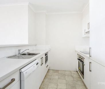 TRENDY VIBRANT LOCATION | Unfurnished - Photo 6
