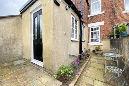 2 bedroom terraced house to rent - Photo 5
