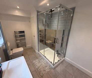 Oak tree Villa, Llanelli, SA15 - Photo 4