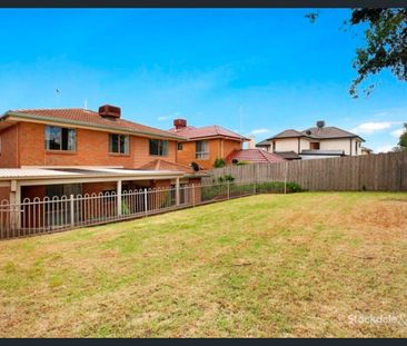 16 Gresswell Park Drive, Watsonia, Vic 3087 - Photo 1