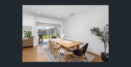 Luxury Living on Grandite Fairway - NOW UNFURNISHED - Photo 4