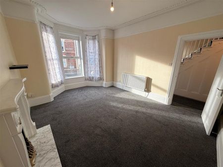 4 bedroom terraced house to rent - Photo 3