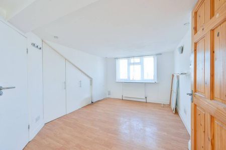 3 bedroom flat to rent - Photo 5