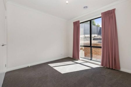 Well Presented 4 Bedroom Family Home - Photo 3