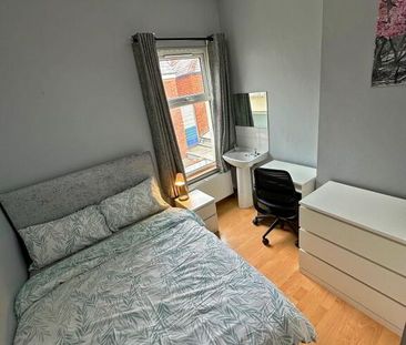 Room 3, 2 Haywood Ave, Belfast, BT7 3EU - Photo 3