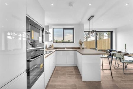 4 bedroom detached house to rent - Photo 4