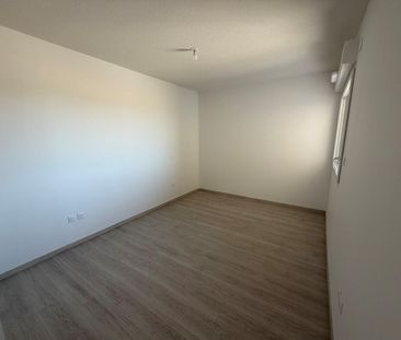 location Appartement T2 DE 46.6m² À CASTELGINEST - Photo 2