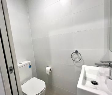 Brand new Spacious Two bedrooms Loft Apartment Out For Rent！！！ - Photo 6