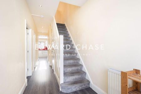 4 bedroom terraced house to rent - Photo 3
