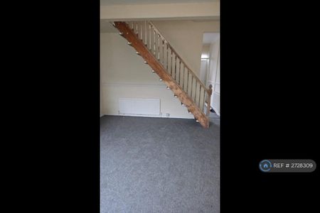2 bedroom terraced house to rent - Photo 3
