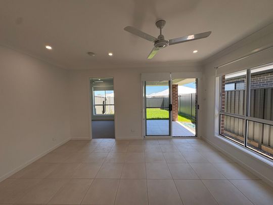 Spacious 4-Bedroom Family Home in Quiet Location - Photo 1