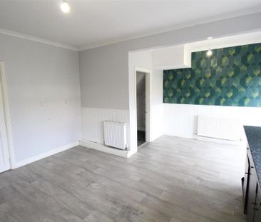 3 bedroom end of terrace house to rent - Photo 1