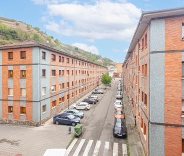 Piso de alquiler en Calle Santa Barbara, 26, Aller - Photo 2