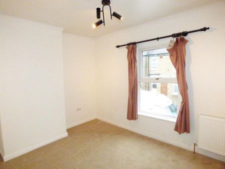 2 bedroom terraced house to rent - Photo 2