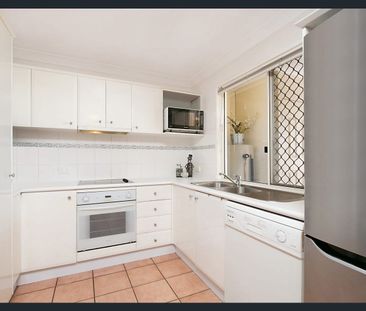 Spacious Apartment with City Views in a Prime Location - Photo 2