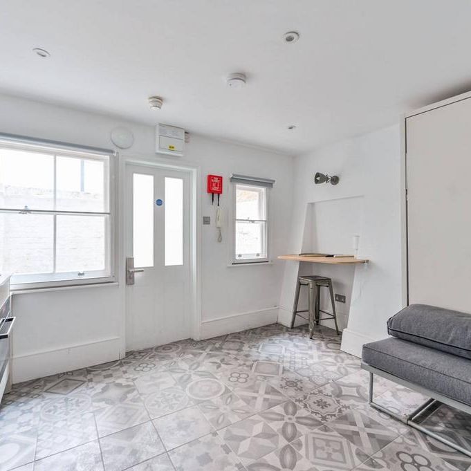 Studio to rent - Photo 1