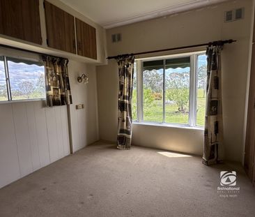 RURAL RETREAT - BILLS INCLUDED - Photo 2