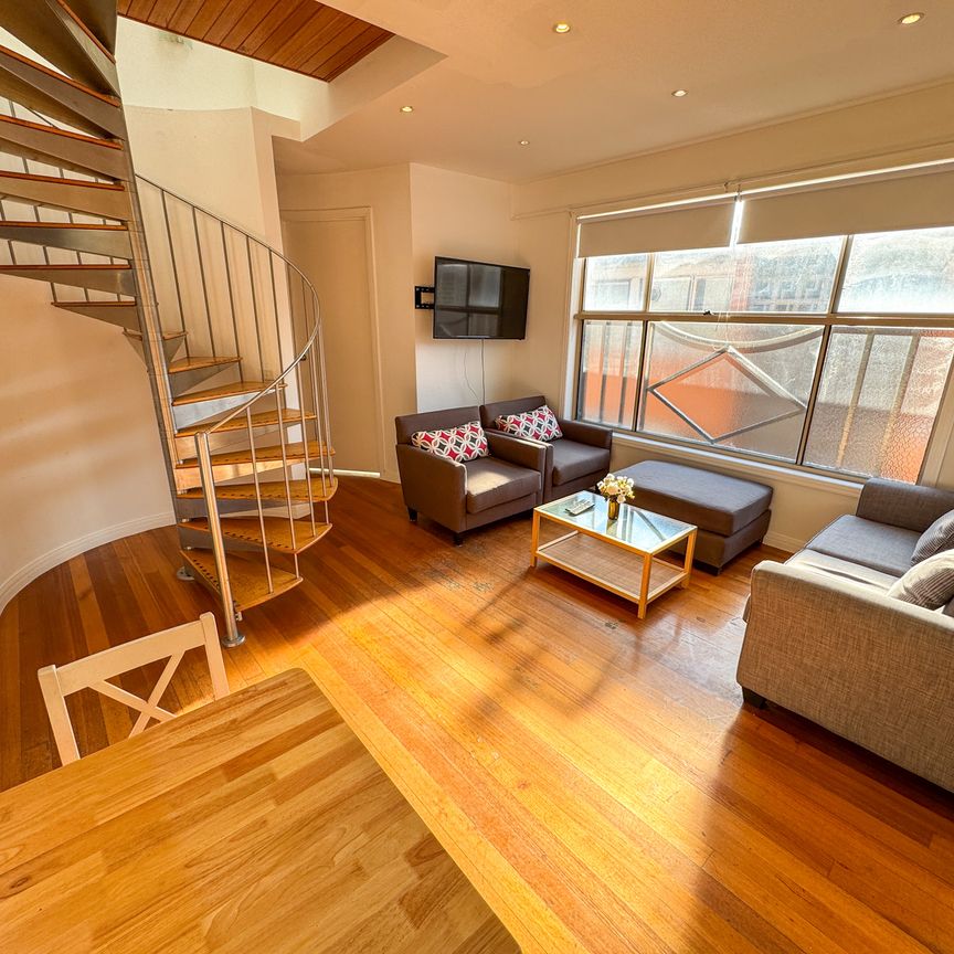 MELBOURNE CITY VIEW TWO BEDROOM APARTMENT. - Photo 1