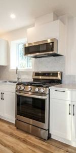 Brentwood Bay - 3 bed/2 bath suite for rent - Photo 3