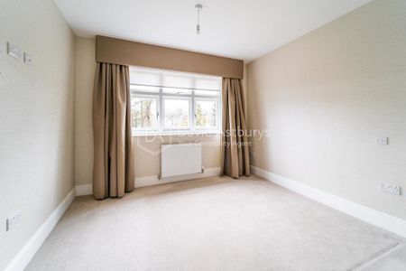 4 bedroom detached house to rent - Photo 2