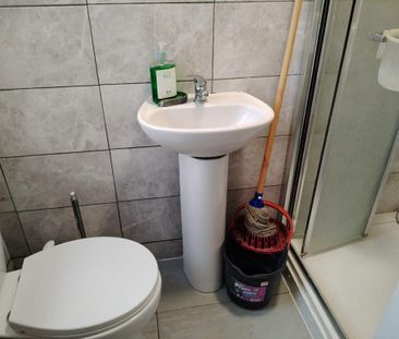 3 bedroom flat to rent - Photo 6