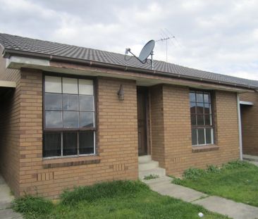 Charming Unit Nestled in Quiet Block - Photo 1