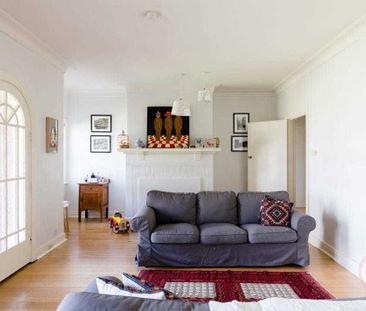 8 Macquarie Street, Barton - Photo 2