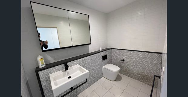 Furnished designer Apartment at the heart of Glebe - Photo 1