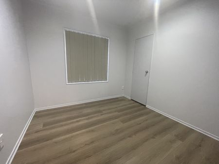 Fully renovated single level 4 Bedroom home - Photo 2