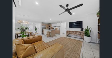 Stunning Four-Bedroom Family Home in Regents Park - Photo 2