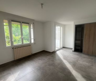 Location Appartement 3 pièces 80m² HYERES 83400 - Photo 3