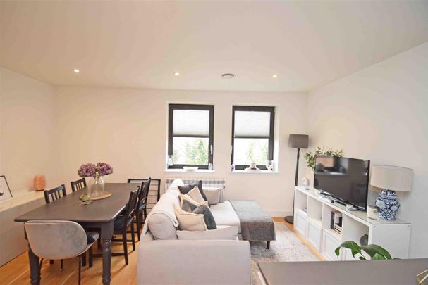 Old Lodge Place, St Margarets Road, St Margarets, TW1 - Photo 1