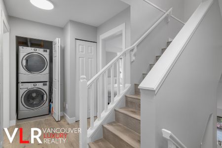 Townhouse in Burnaby, BC - Photo 4