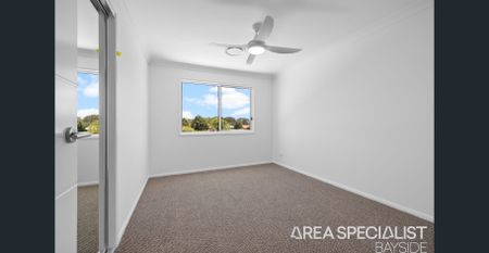 MASSIVE, BRAND NEW 3 BEDROOM TOWNHOME WITH DOUBLE GARAGE! - Photo 2