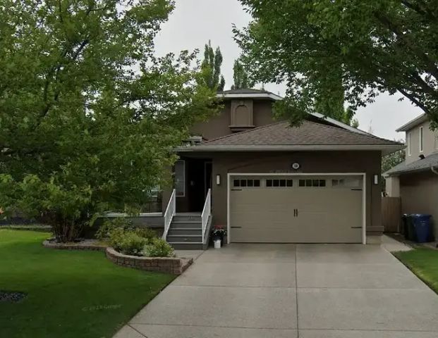 Walkout Bungalow with 4 bedrooms+Den | Calgary - Photo 1