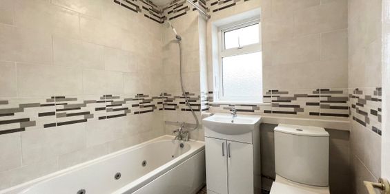 High Street - Photo 3