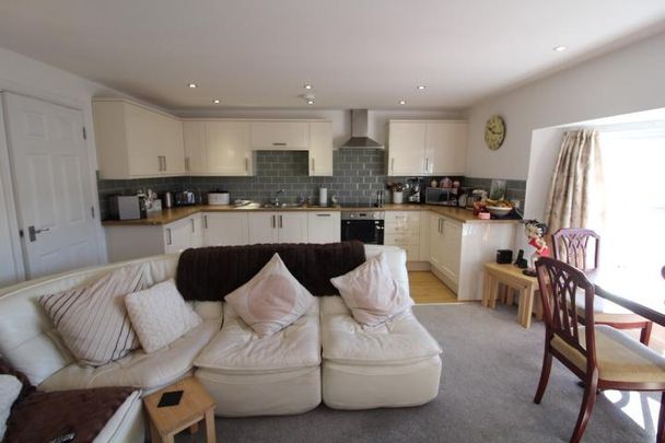 2 bedroom flat to rent - Photo 1