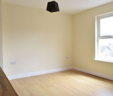 Two Bedroom Flat- Walk to Kings Chase Shopping Centre - Photo 5