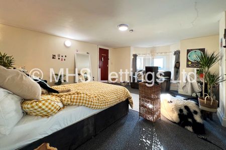 8 Bedroom Mid Terraced House for rent in Regent Park Terrace - Photo 3