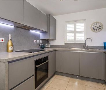 3 bedroom semi-detached house to rent - Photo 6