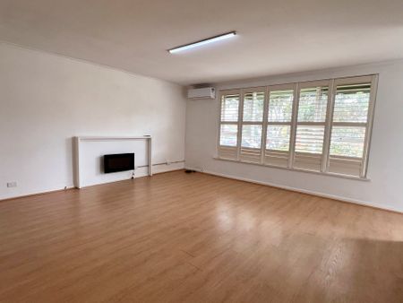 Modern 2 Bedroom Unit - Quiet Area - Photo 4