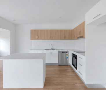 SIMPLY STUNNING! PRIVATE, MODERN & SPACIOUS DUPLEX IN A1 LOCATION! - Photo 3