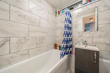 2 Bed Flat, Chillingford House, SW17 - Photo 4