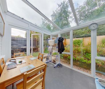 Cambrian Close Bursledon Southampton, Hampshire SO31 8GW - Photo 2