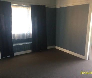 “3 BEDROOM HOUSE IN A QUIET STREET” - Photo 4