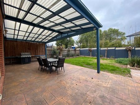 114 Gowanbrae Drive, Gowanbrae VIC 3043 - Photo 4