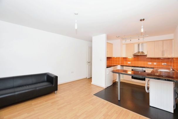 Flat to rent - Hendre Road, London, SE1 - Photo 1