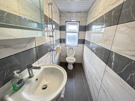 2 bedroom terraced house to rent - Photo 5