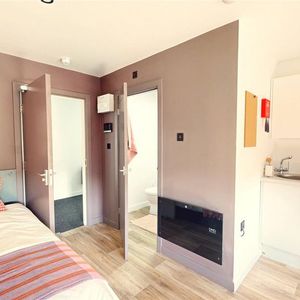 Studio to rent - Photo 2